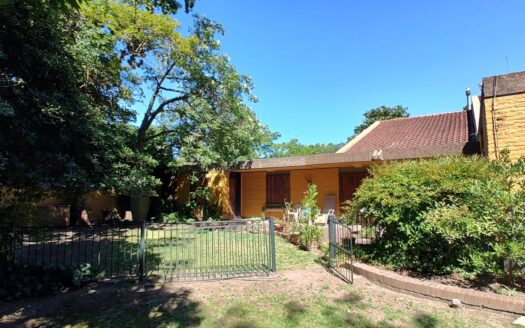 Casa en venta sobre gran lote de 1650m2 La Horqueta